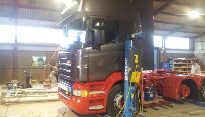 es2u12-425097ff03 Tyres 2 U
