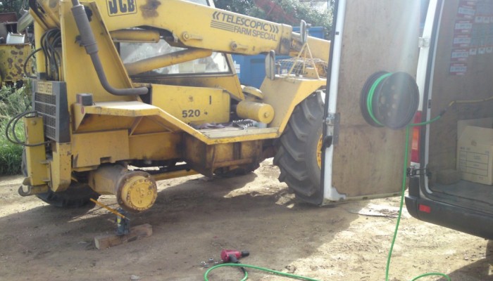 es2u15-ce434f40f1 Tyres 2 U