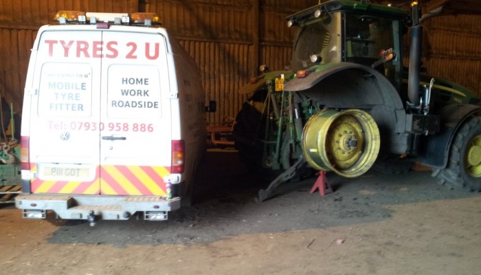 es2u2-b8dba0675b Tyres 2 U